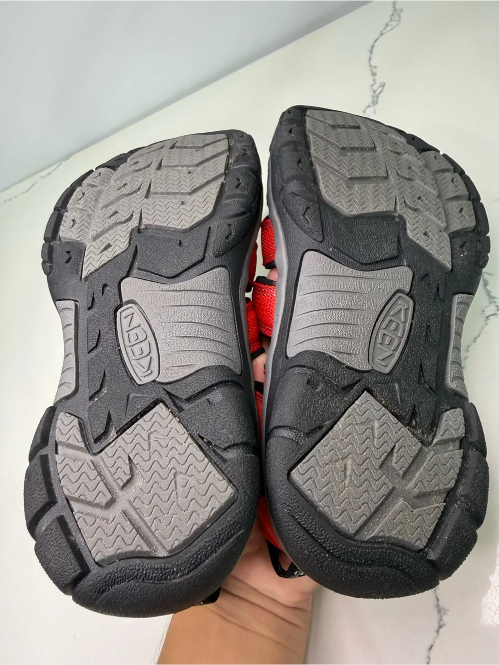 Keen Newport H2 Big Kids Hiking Sandal SIZE 4 Red Closed Toe Waterproof